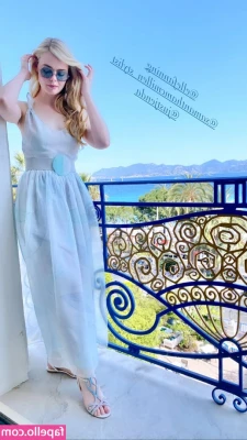 Elle Fanning [ elle-fanning ] - Baby tip me  5 and I will get Snapchat tomorrow