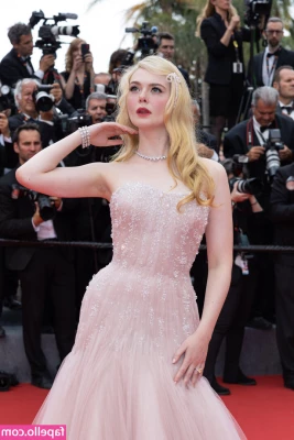 Elle Fanning [ elle-fanning ] - 𝐼𝓈 𝓉𝒽𝒾𝓈 𝓃𝑜𝓉 𝓉𝒽𝑒