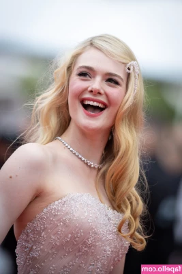 Elle Fanning [ elle-fanning ] - Happy Hump Day 💙