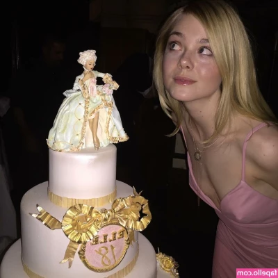 Elle Fanning [ elle-fanning ] - First day off arm workouts complete