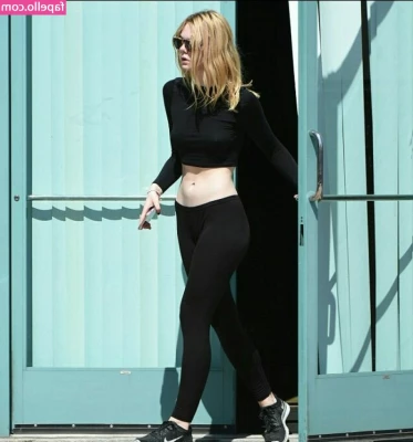 Elle Fanning [ elle-fanning ] - Naked