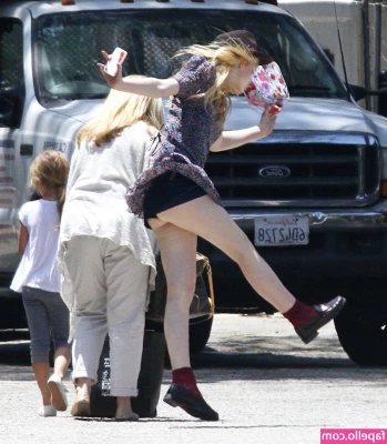 Elle Fanning [ elle-fanning ] - i see why they close the dressing rooms