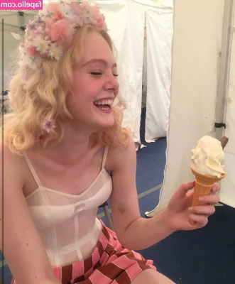 Elle Fanning [ elle-fanning ] - Another flexing video