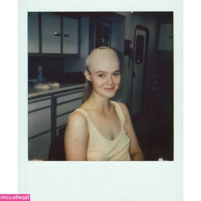 Elle Fanning [ elle-fanning ] - Little boobies need love to