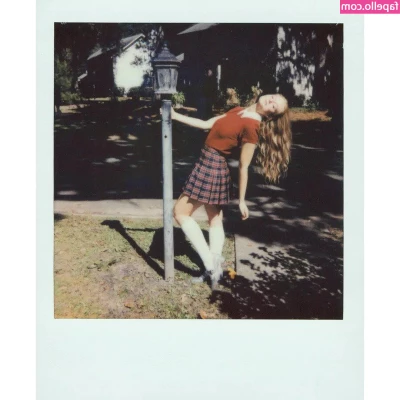 Elle Fanning [ elle-fanning ] - Hey just an update to those I ve been texting  I know my replies have