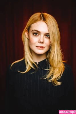 Elle Fanning [ elle-fanning ] - Reflecting 🪞 🍑