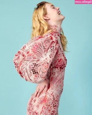 Elle Fanning [ elle-fanning ] - Feeling so sick with a cold   but here s a pic from a few days ago  