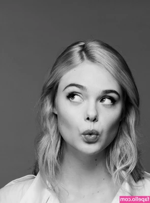 Elle Fanning [ elle-fanning ] - Car titties