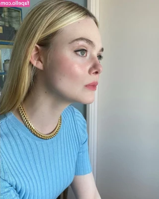 Elle Fanning [ elle-fanning ] - Happy Valentines ❤️ Sweet & Encouraging Joi. No humiliation.