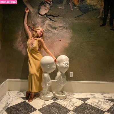 Elle Fanning [ elle-fanning ] - Look at this cutie @enafox 😈 Might want to swipe to the second