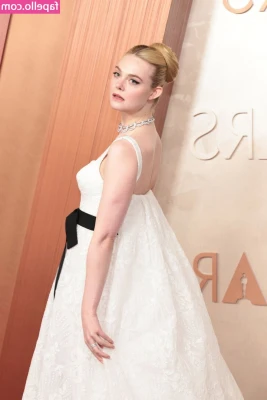 Elle Fanning [ elle-fanning ] - I know watching me strip down for you is always a treat 💙