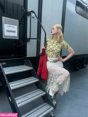 Elle Fanning [ elle-fanning ] - spring's nearly here