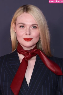 Elle Fanning [ elle-fanning ] - Dirty soles