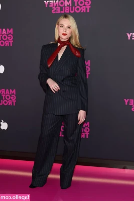 Elle Fanning [ elle-fanning ] - Tip on this post if you're a fan of bush and I'll send you some close