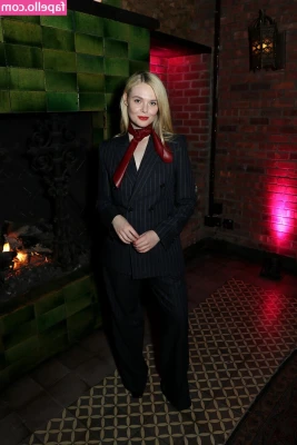 Elle Fanning [ elle-fanning ] - These leather gloves definitely don't compare to your skin, watch