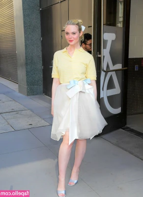 Elle Fanning [ elle-fanning ] - 天生裝大家精液的肉便器😘謝謝各位😜