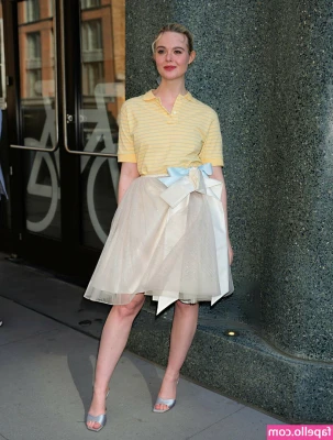 Elle Fanning [ elle-fanning ] - Bend me over