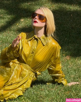 Elle Fanning [ elle-fanning ] - sorry I haven’t updated! I’ll be out of state all day celebrating