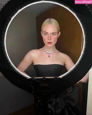 Elle Fanning [ elle-fanning ] - Wiggle wiggle 😋😋