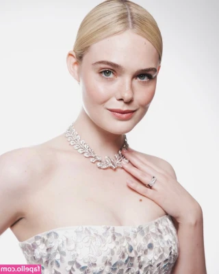 Elle Fanning [ elle-fanning ] - JILLIAN & LEXA  Who doesn't like to be squeezed by a beautiful