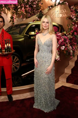 Elle Fanning [ elle-fanning ] - Get sending piggy! Give me what is mine! I deserve it all! 💅🏻
