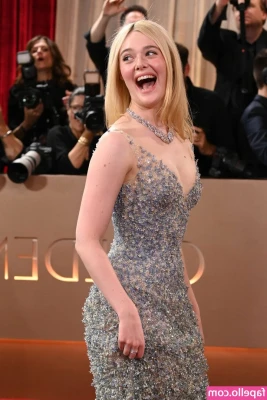 Elle Fanning [ elle-fanning ] - lookin for a good place to squirt 💦