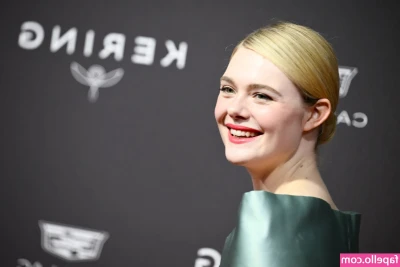 Elle Fanning [ elle-fanning ] - 👣💦 Please cover my tootsie's in cum.  This isn't a generic