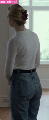 Elle Fanning [ elle-fanning ] - share a hot video of when I had blue hair, I miss that time.