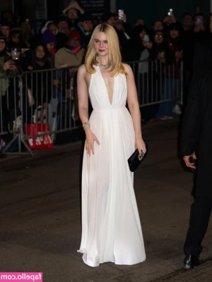 Elle Fanning [ elle-fanning ] - Who likes a hairy Daddy?? 😜