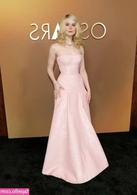 Elle Fanning [ elle-fanning ] - Feet bundle after my sweet subscriber made sure I got a fresh