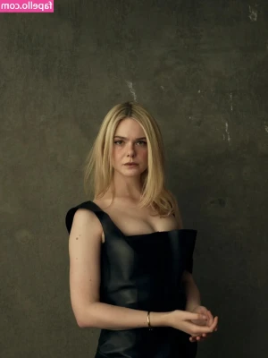 Elle Fanning [ elle-fanning ] - Huge legs ♥️💕