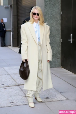 Elle Fanning [ elle-fanning ] - A lot more friendly