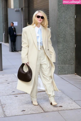 Elle Fanning [ elle-fanning ] - Do you like my cute big tits?