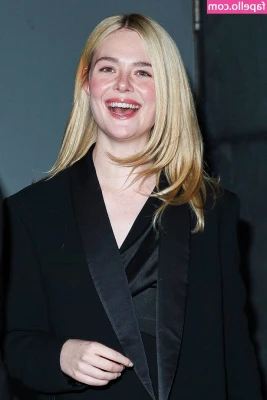 Elle Fanning [ elle-fanning ] - 😈¿Que os parece mi nuevo outfit?😈 Espero vuestras