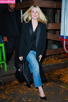 Elle Fanning [ elle-fanning ] - Any flip flop lovers?