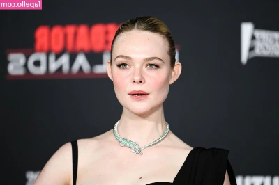 Elle Fanning [ elle-fanning ] - Goood morninnnngggg  He's like 'what the hell is going on!?!?'