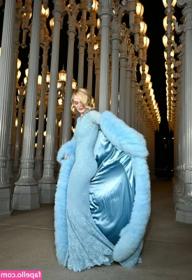 Elle Fanning [ elle-fanning ] - I bet I know the answer already 🦶🏼👸🏼 Queen knows best