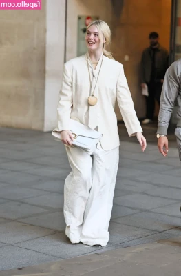 Elle Fanning [ elle-fanning ] - FUPA chalupa?