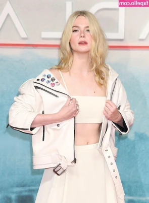 Elle Fanning [ elle-fanning ] - Se tem uma posição que eu adoro é de ladinho 🔥😋  Você gosta