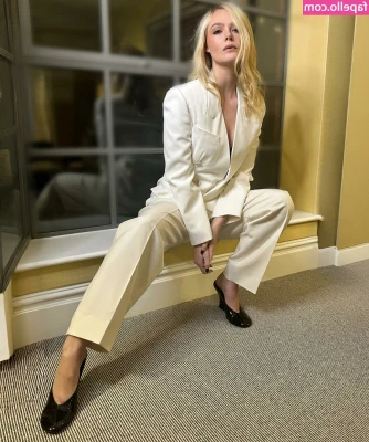 Elle Fanning [ elle-fanning ] - Furloughed fur load
