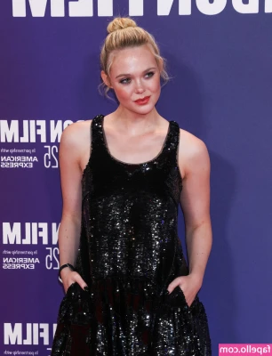 Elle Fanning [ elle-fanning ] - In spirit of the holidays. I'm going to discount my custom prices. DM