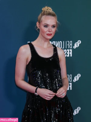 Elle Fanning [ elle-fanning ] - Black Friday kitty!!! Headed to your DM!