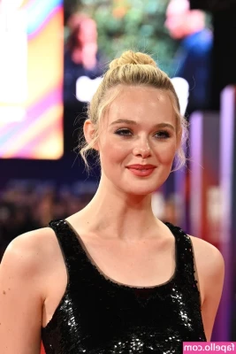 Elle Fanning [ elle-fanning ] - It's #lucyloves #footfetish18