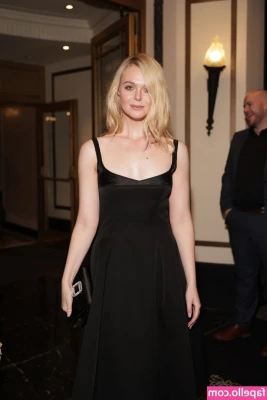 Elle Fanning [ elle-fanning ] - Good morning sweetie💋 Do you like it when I use my fingers or