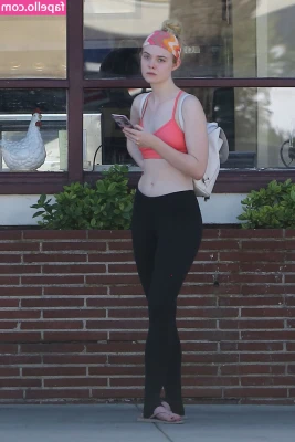 Elle Fanning [ elle-fanning ] - I want you to treat me roughly babe 🙈