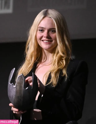 Elle Fanning [ elle-fanning ] - Country bumpkin