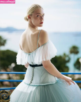 Elle Fanning [ elle-fanning ] - my cuddle outfit