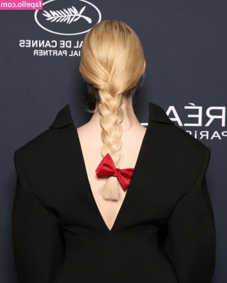 Elle Fanning [ elle-fanning ] - Boobs 🍒 make Saturdays even better! Have the best day ever luvs!