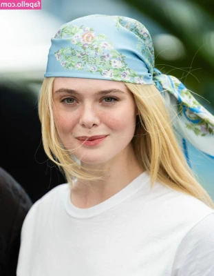 Elle Fanning [ elle-fanning ] - Shoving my thong inside me! 🍑