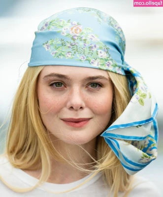 Elle Fanning [ elle-fanning ] - How about them toes !!